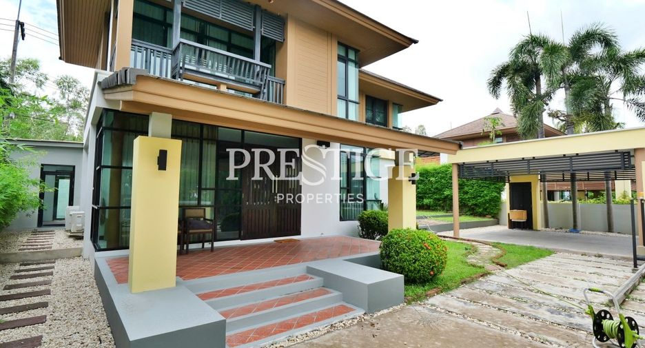 Casa en alquiler de 4 habitaciones en Bang Lamung, Chonburi