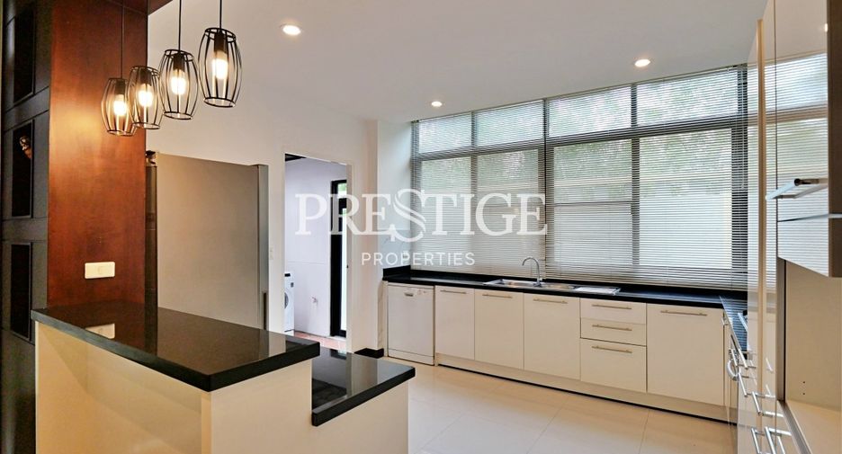 Casa en alquiler de 4 habitaciones en Bang Lamung, Chonburi