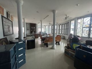 Casa adosada en venta de 6 habitaciones en Prawet, Bangkok