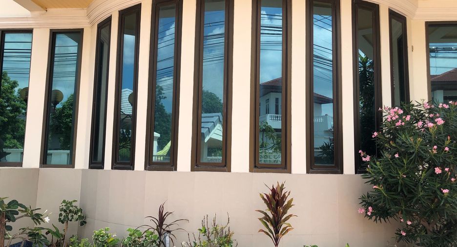 Casa adosada en venta de 6 habitaciones en Prawet, Bangkok