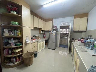 Casa adosada en venta de 6 habitaciones en Prawet, Bangkok