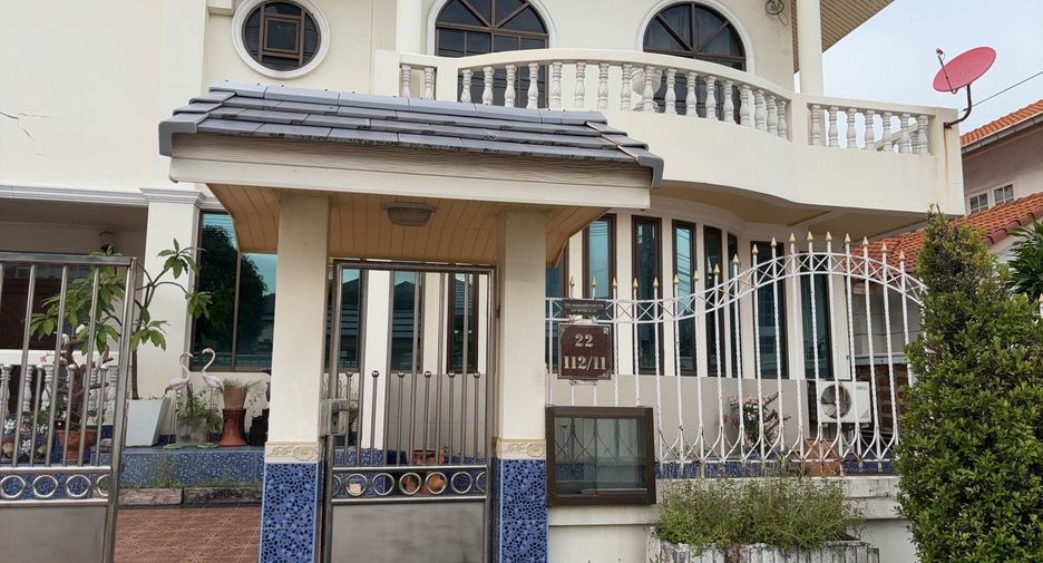 Casa adosada en venta de 6 habitaciones en Prawet, Bangkok