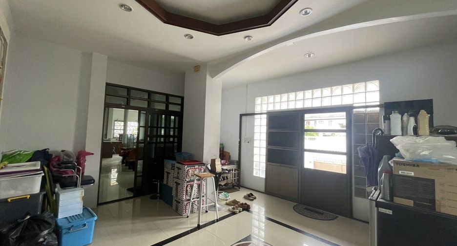 Casa adosada en venta de 6 habitaciones en Prawet, Bangkok