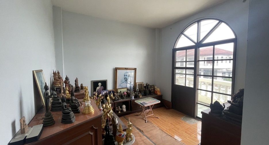 Casa adosada en venta de 6 habitaciones en Prawet, Bangkok