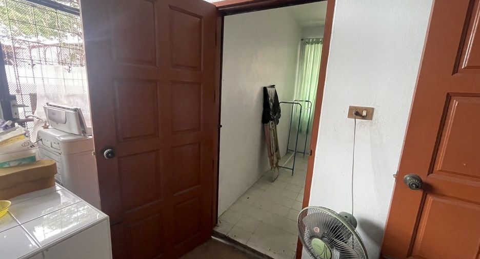 Casa adosada en venta de 6 habitaciones en Prawet, Bangkok