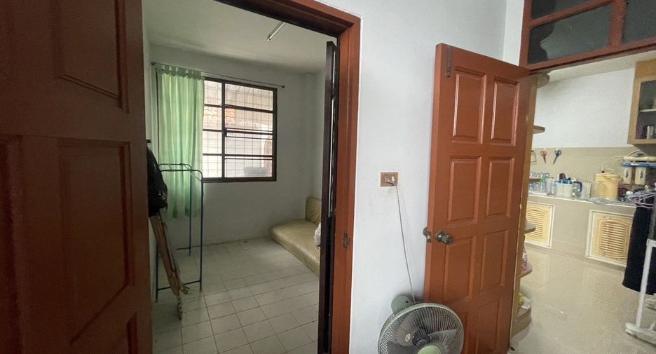 Casa adosada en venta de 6 habitaciones en Prawet, Bangkok