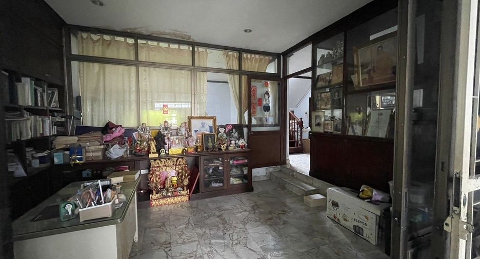 Casa adosada en venta de 6 habitaciones en Prawet, Bangkok