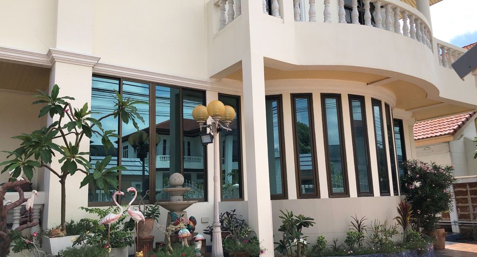 Casa adosada en venta de 6 habitaciones en Prawet, Bangkok