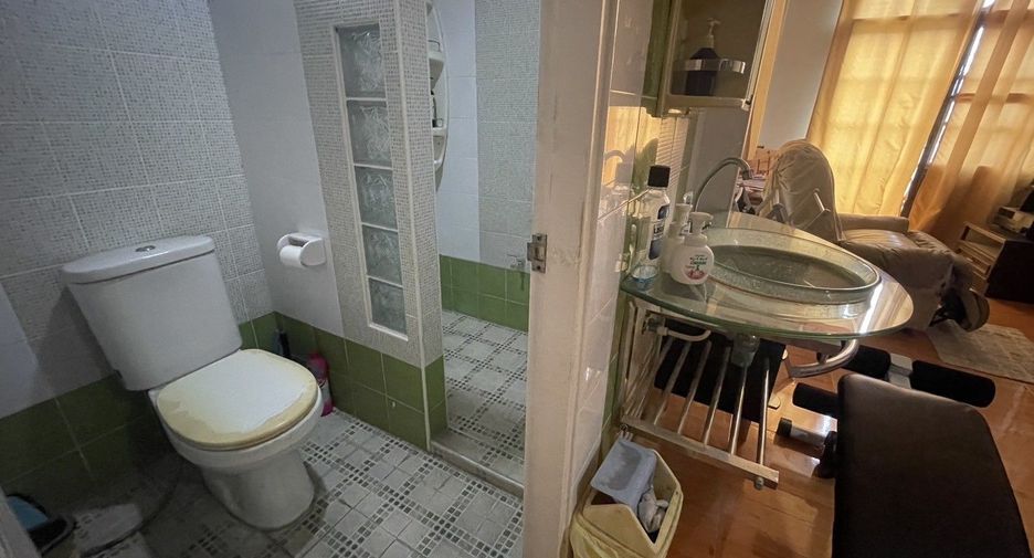 Casa adosada en venta de 6 habitaciones en Prawet, Bangkok