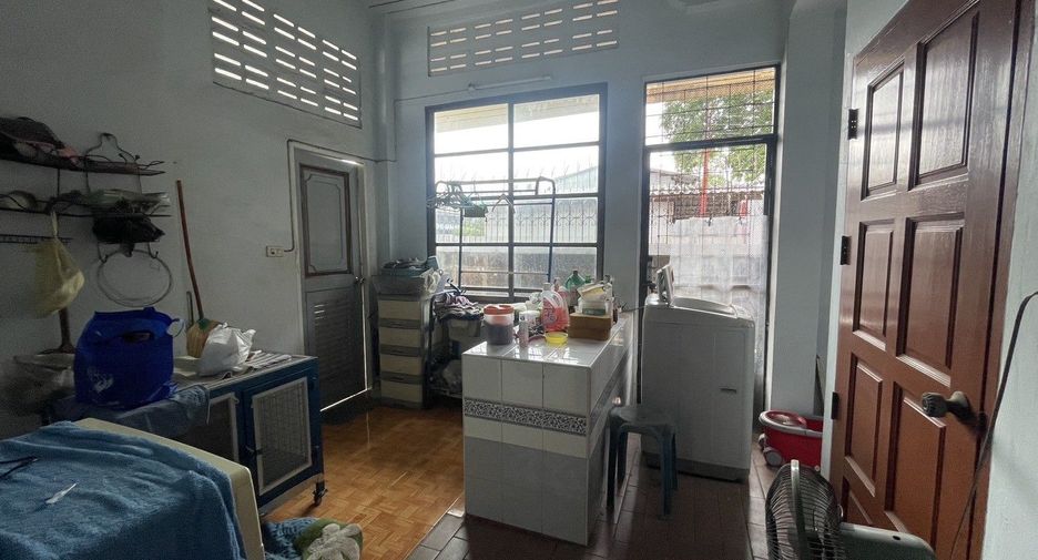 Casa adosada en venta de 6 habitaciones en Prawet, Bangkok
