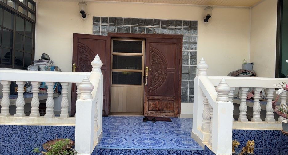 Casa adosada en venta de 6 habitaciones en Prawet, Bangkok