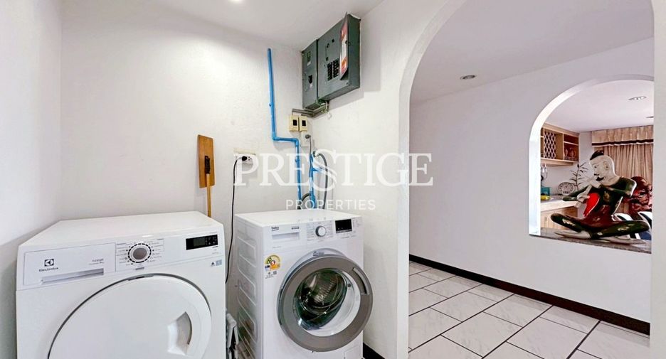 For rent 3 bedrooms condo in Jomtien, Pattaya