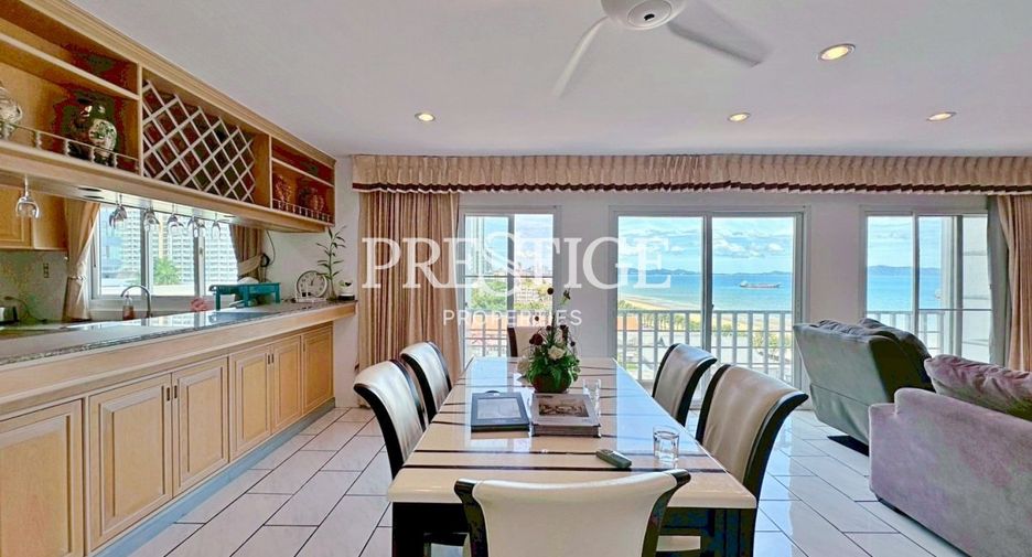 For rent 3 bedrooms condo in Jomtien, Pattaya