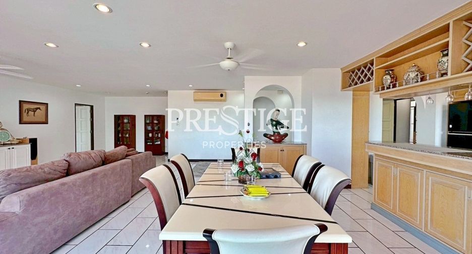 For rent 3 bedrooms condo in Jomtien, Pattaya