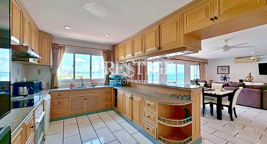 For rent 3 bedrooms condo in Jomtien, Pattaya