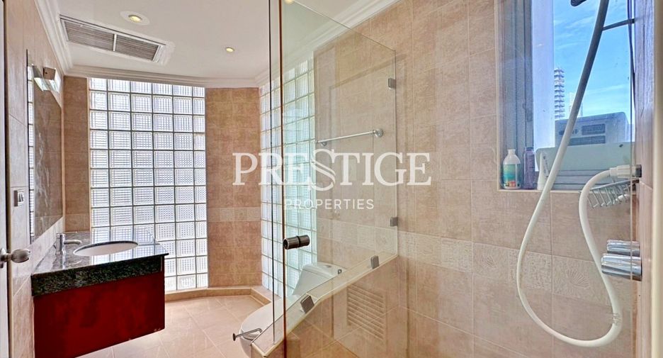 For rent 3 bedrooms condo in Jomtien, Pattaya