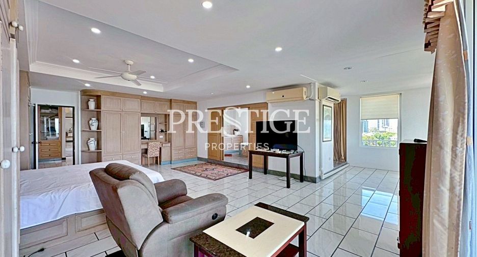 For rent 3 bedrooms condo in Jomtien, Pattaya