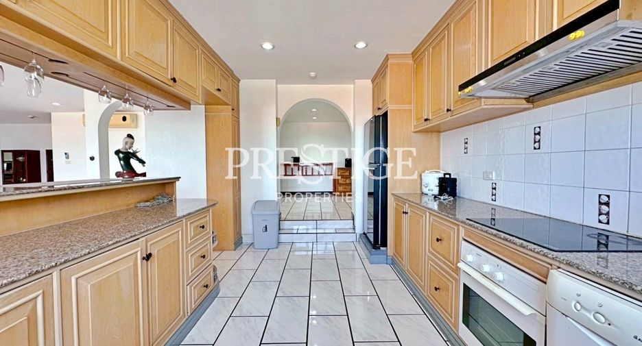 For rent 3 bedrooms condo in Jomtien, Pattaya