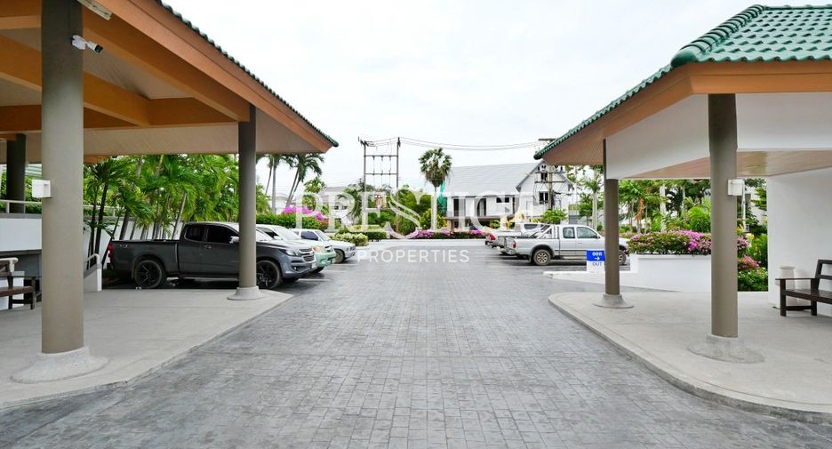 For rent 3 bedrooms condo in Na Jomtien, Pattaya