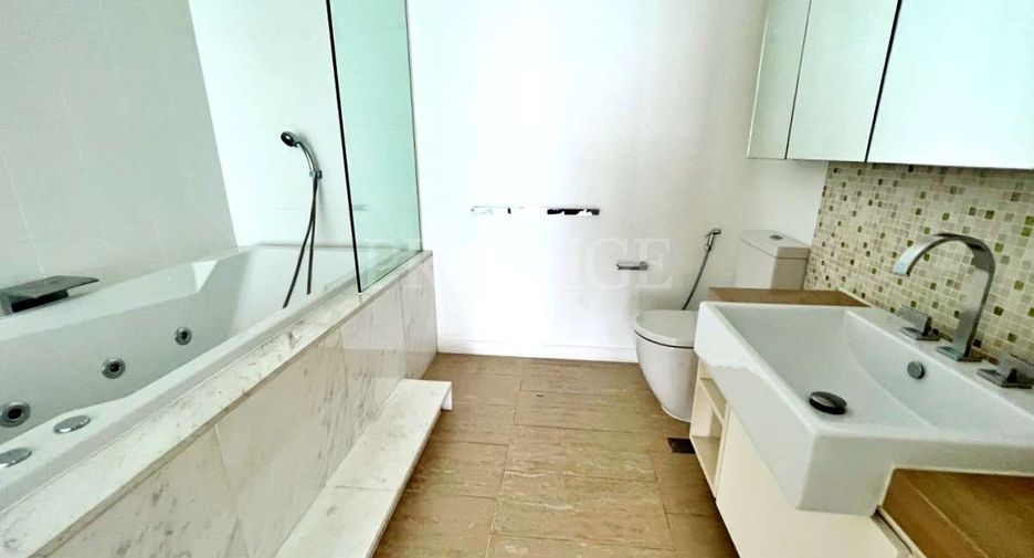 For rent 3 bedrooms condo in Bang Lamung, Chonburi