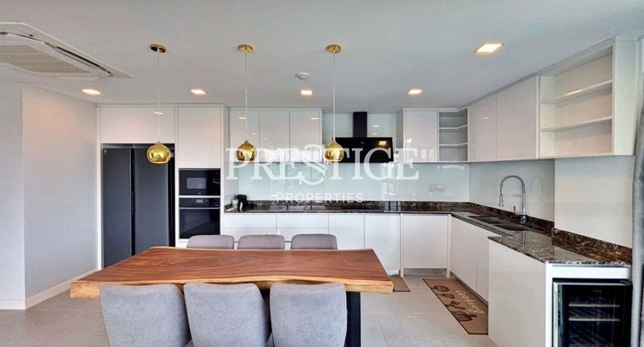 For rent 3 bedrooms condo in Jomtien, Pattaya