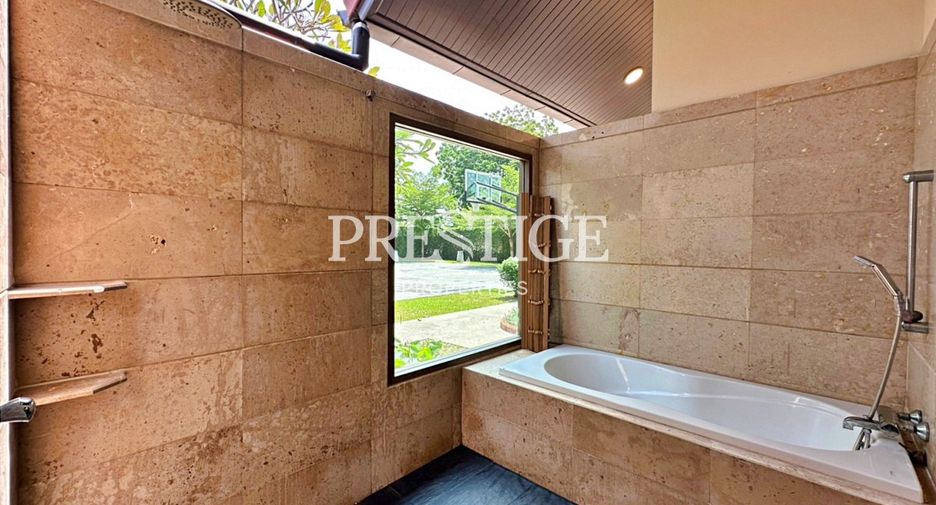 Casa en venta y en alquiler de 3 habitaciones en Huay Yai, Pattaya
