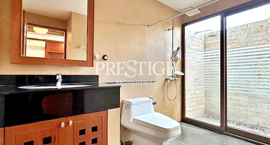 Casa en venta y en alquiler de 3 habitaciones en Huay Yai, Pattaya