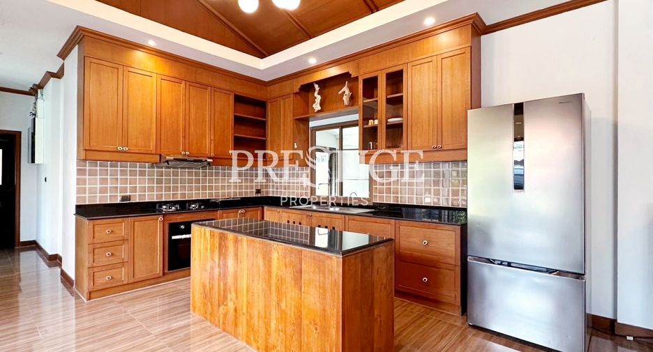 Casa en venta y en alquiler de 3 habitaciones en Huay Yai, Pattaya