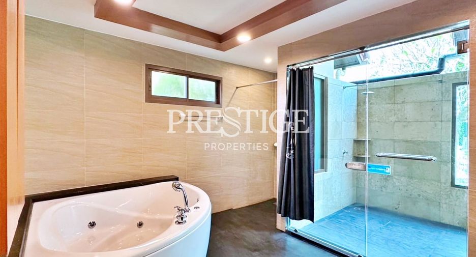 Casa en venta y en alquiler de 3 habitaciones en Huay Yai, Pattaya