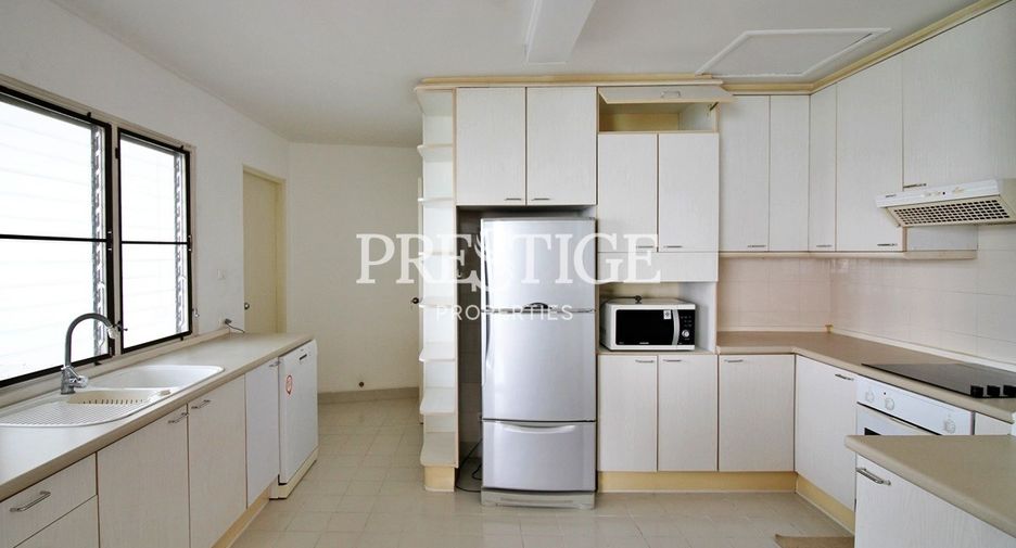For rent 4 bedrooms condo in Bang Lamung, Chonburi