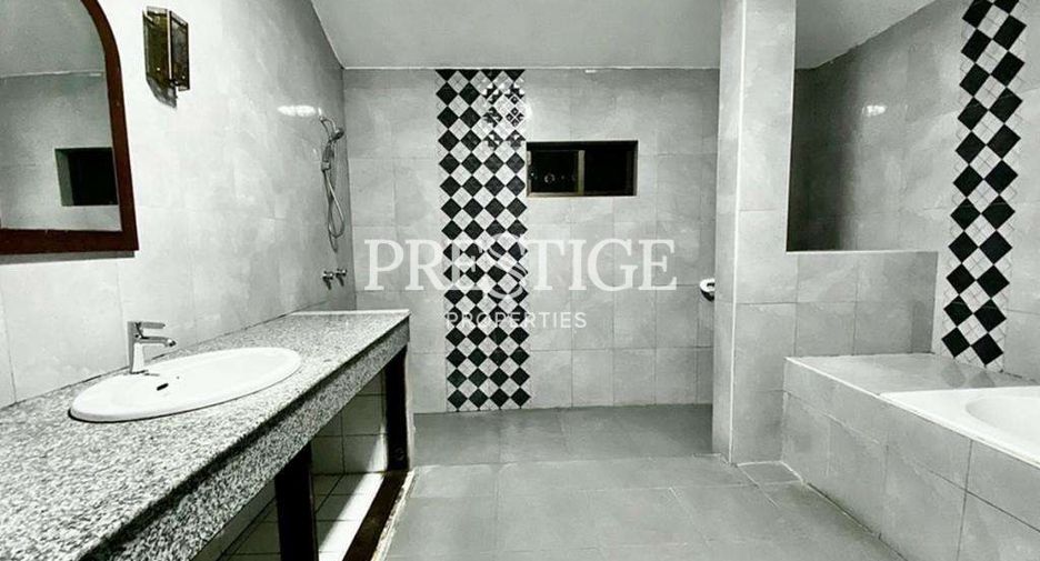 For rent 4 bedrooms house in Bang Lamung, Chonburi