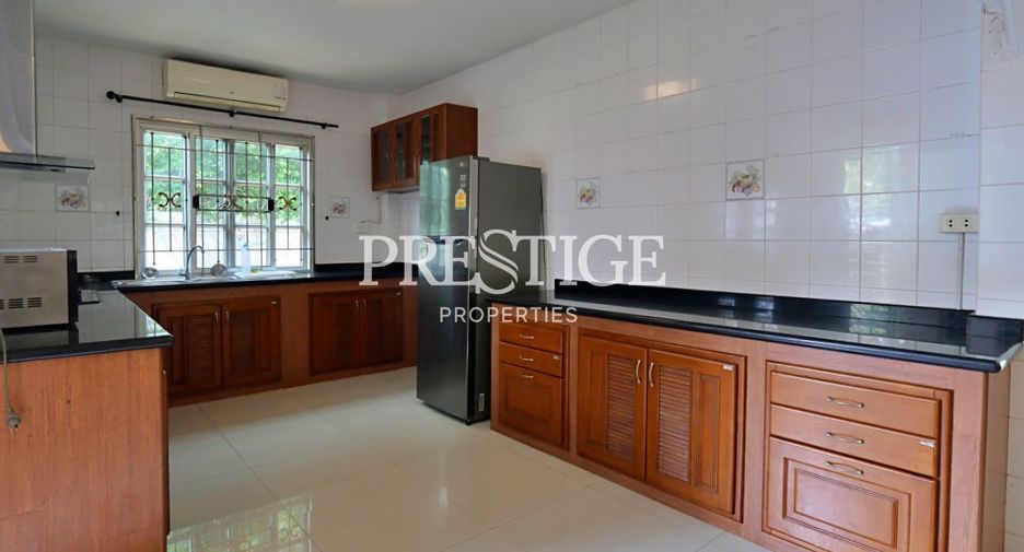 Casa en alquiler de 5 habitaciones en Jomtien, Pattaya