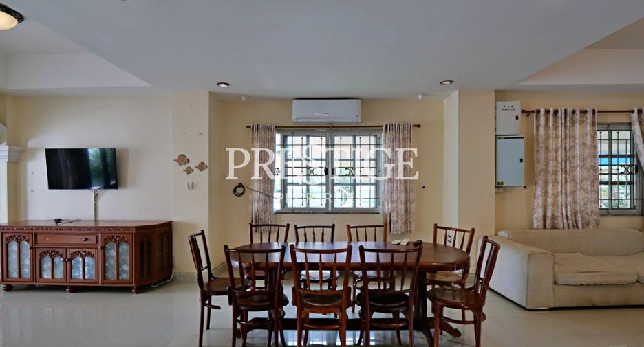 Casa en alquiler de 5 habitaciones en Jomtien, Pattaya