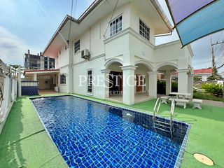 Haus zur Miete mit 5 Zimmer in Bang Lamung, Chonburi