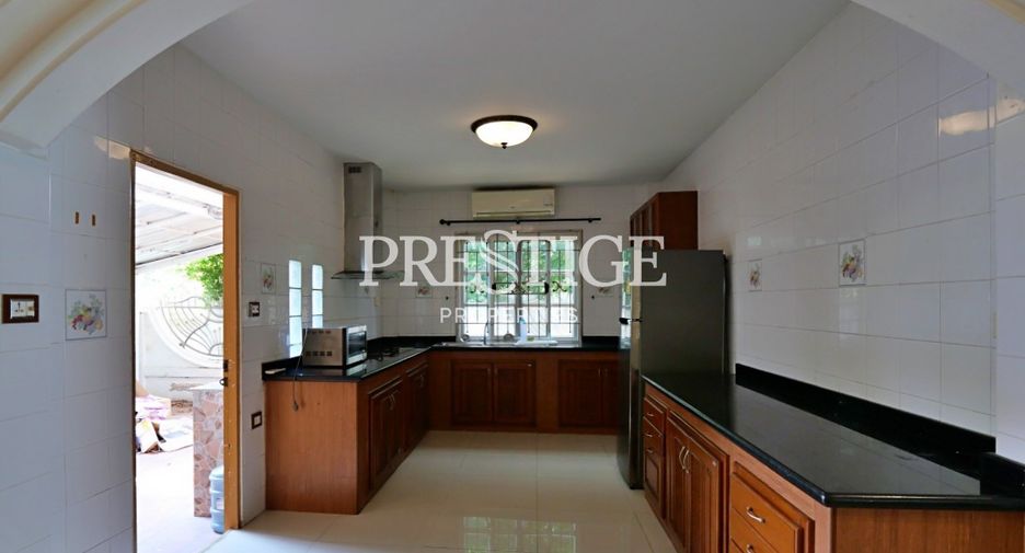 Casa en alquiler de 5 habitaciones en Jomtien, Pattaya