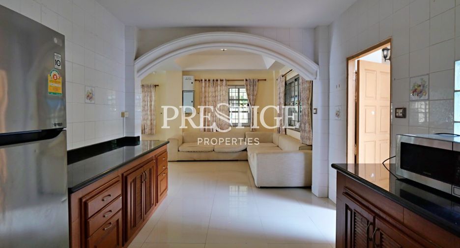 Casa en alquiler de 5 habitaciones en Jomtien, Pattaya