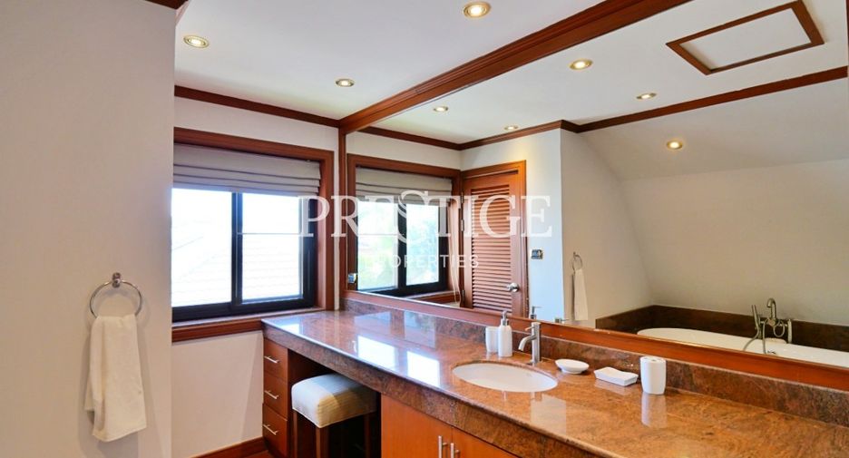 Haus zur Miete mit 4 Zimmer in Bang Lamung, Chonburi