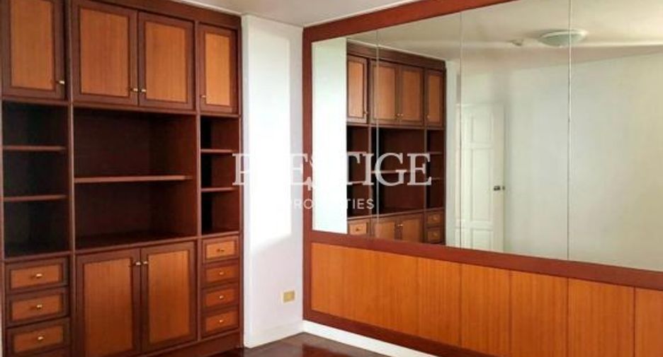 For rent 3 bedrooms condo in Bang Lamung, Chonburi
