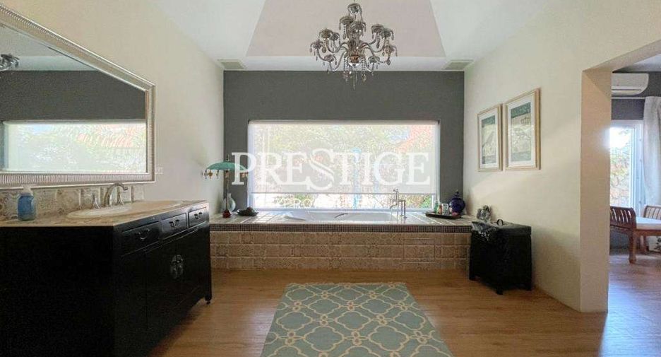 For rent 4 bedrooms house in Bang Lamung, Chonburi