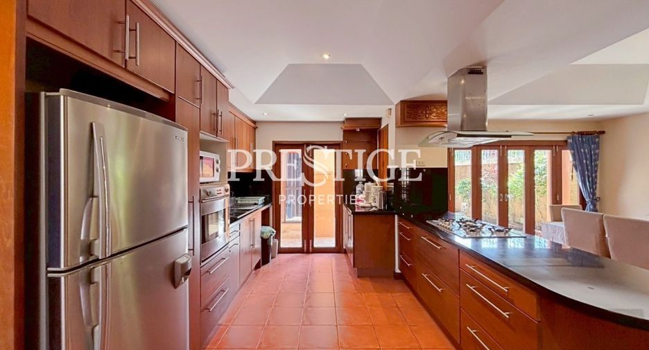 For rent 5 bedrooms house in Jomtien, Pattaya