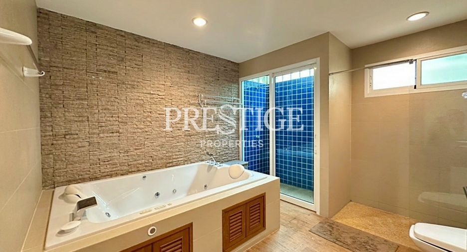 Casa en alquiler de 4 habitaciones en Huay Yai, Pattaya
