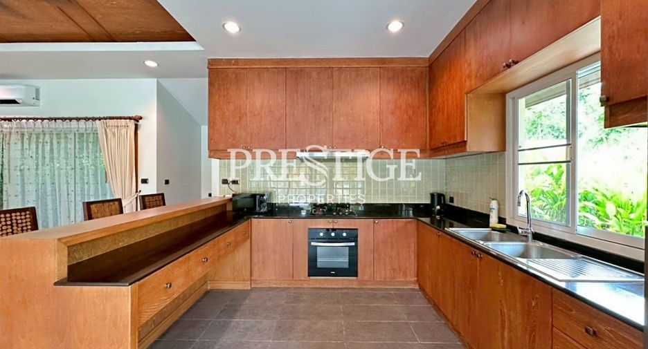 Casa en alquiler de 4 habitaciones en Huay Yai, Pattaya