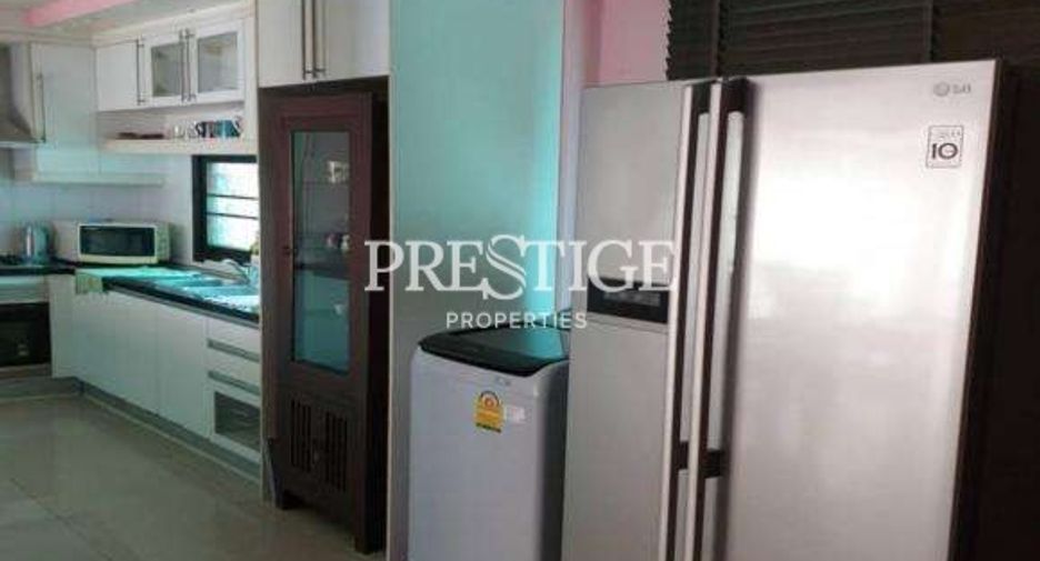 Casa en alquiler de 3 habitaciones en Bang Lamung, Chonburi