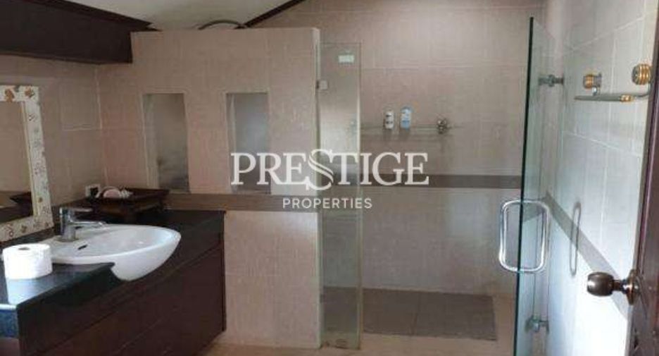 Casa en alquiler de 3 habitaciones en Bang Lamung, Chonburi