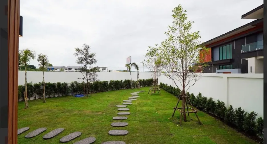 À vendre 4 chambres villa à Huay Yai, Pattaya