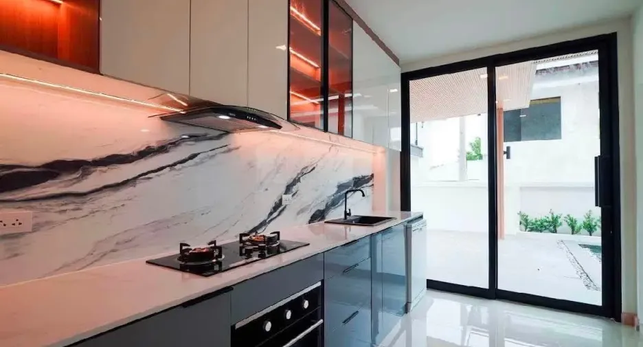 À vendre 4 chambres villa à Huay Yai, Pattaya