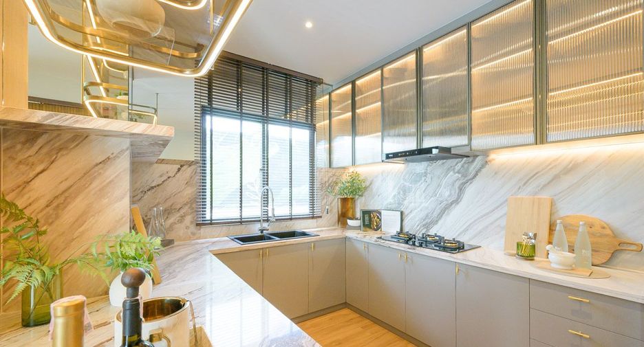 Haus zum Kauf mit 4 Zimmer in Bang Lamung, Chonburi