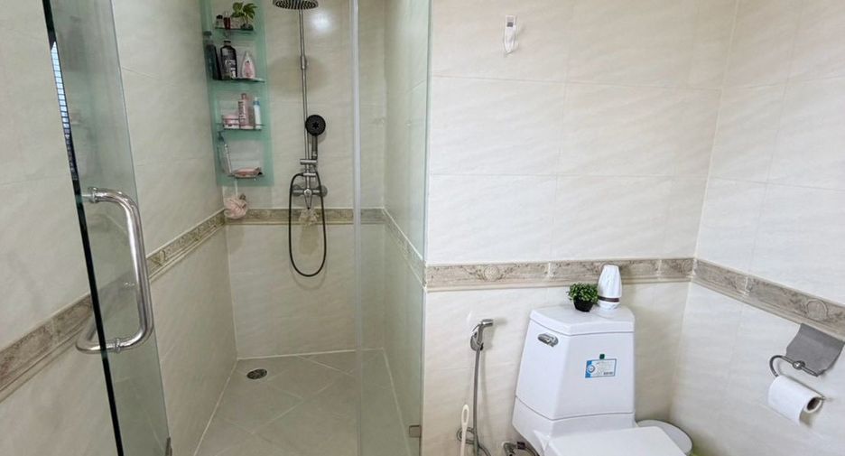 For sale 2 ベッドルーム condo in Bang Lamung, Chonburi