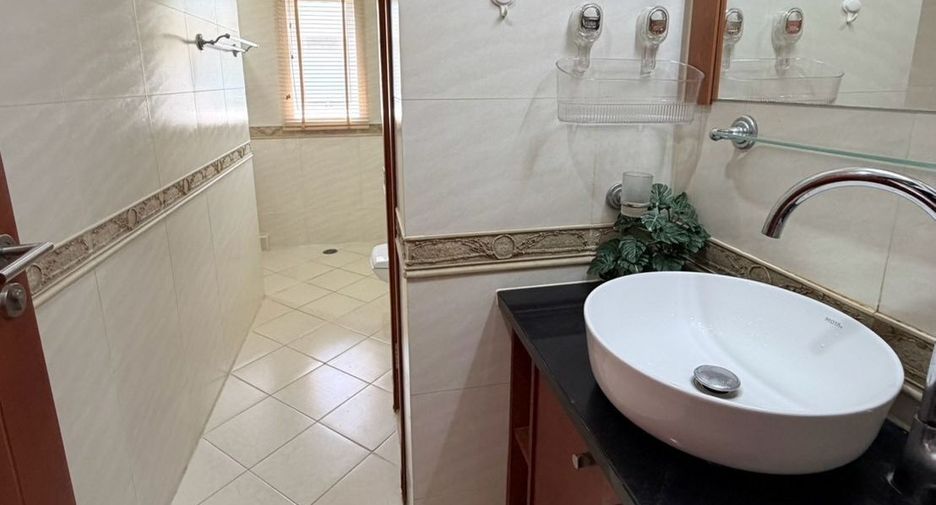 For sale 2 ベッドルーム condo in Bang Lamung, Chonburi