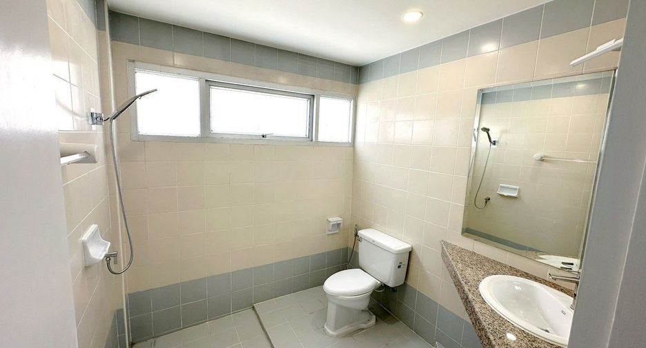 Reihenhaus zum Kauf mit 4 Zimmer in Thung Khru, Bangkok
